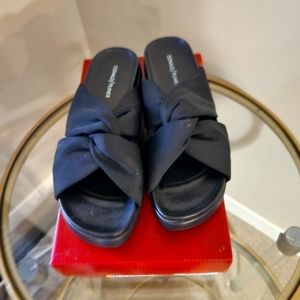 Donald Pliner Folley Black Crepe Elastic Sandals Size 9